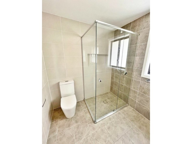 6 Sunny Pl, St Johns Park NSW 2176