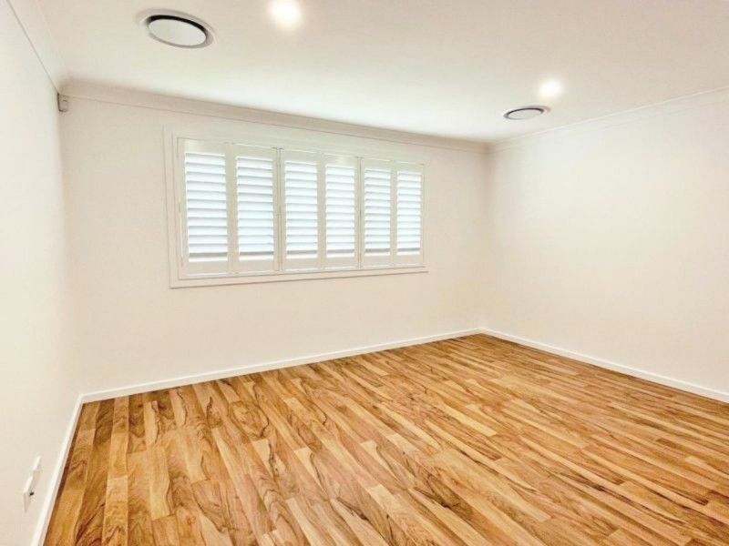 6 Sunny Pl, St Johns Park NSW 2176