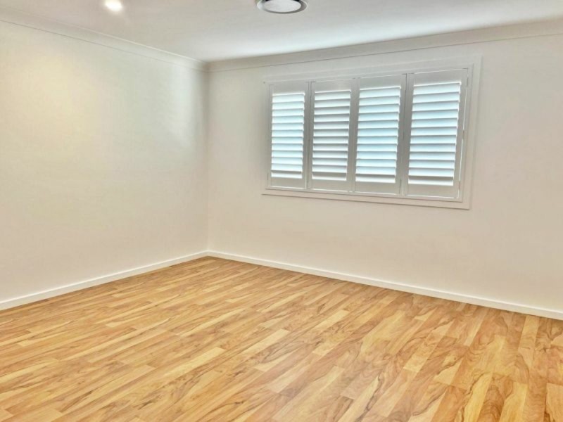 6 Sunny Pl, St Johns Park NSW 2176