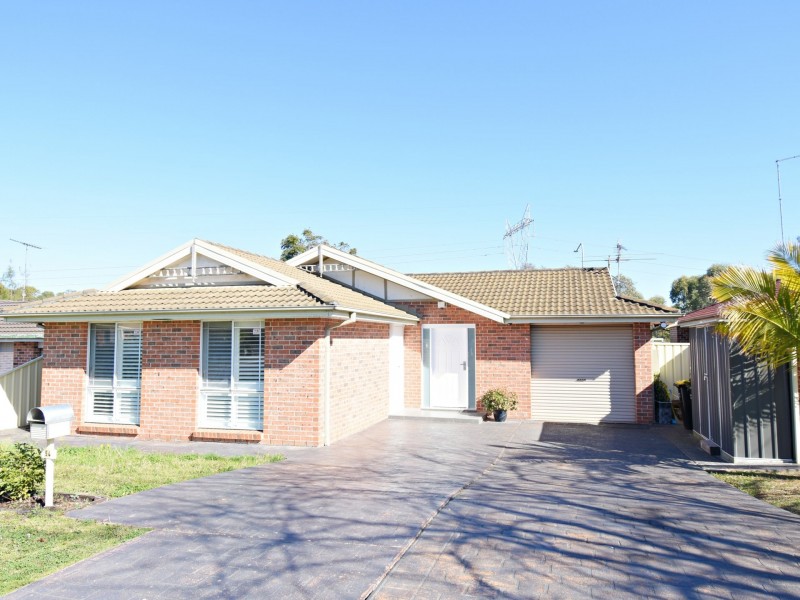 54 Whitsunday Circuit, Green Valley NSW 2168