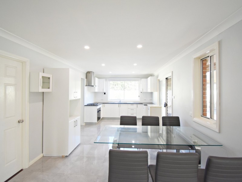 54 Whitsunday Circuit, Green Valley NSW 2168