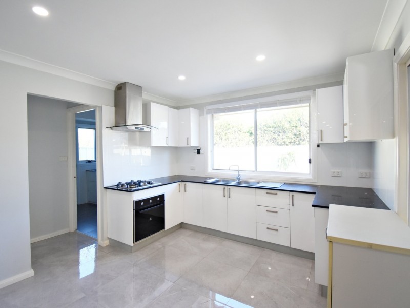54 Whitsunday Circuit, Green Valley NSW 2168