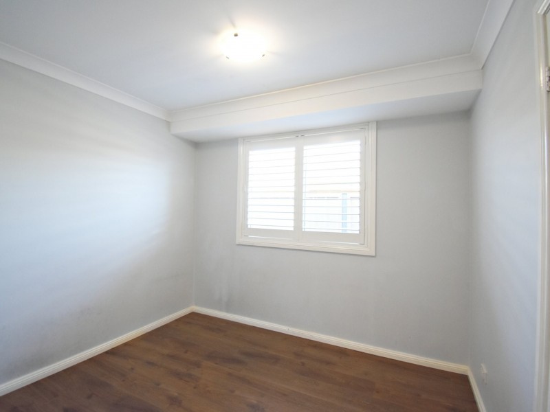 54 Whitsunday Circuit, Green Valley NSW 2168