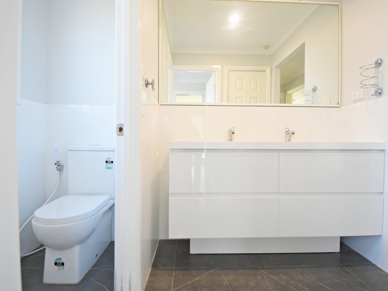 54 Whitsunday Circuit, Green Valley NSW 2168