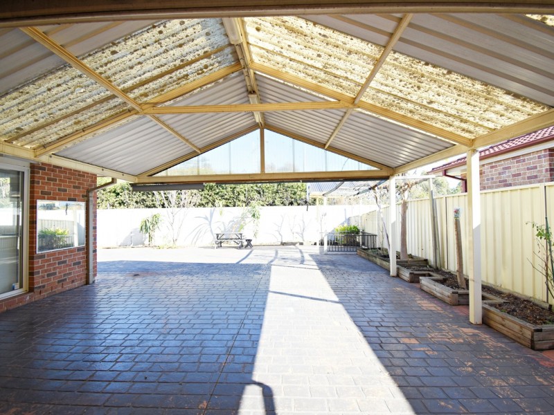 54 Whitsunday Circuit, Green Valley NSW 2168
