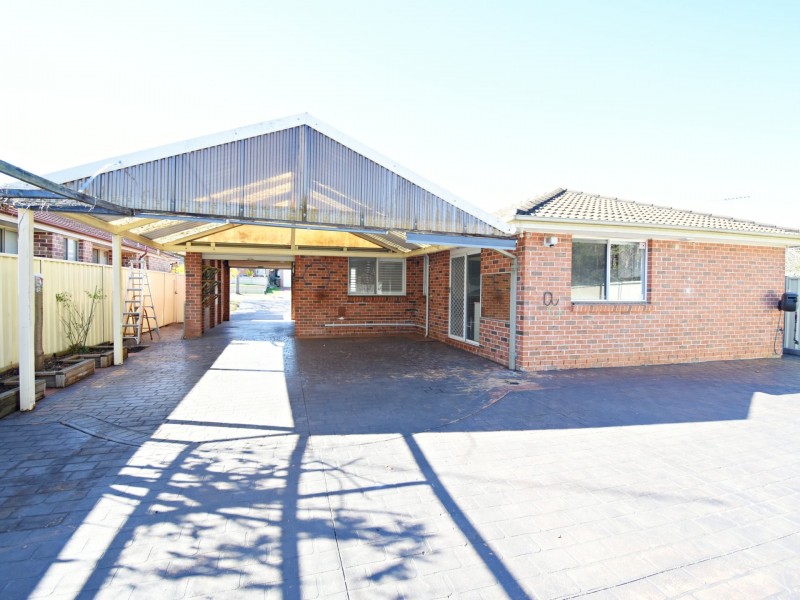54 Whitsunday Circuit, Green Valley NSW 2168