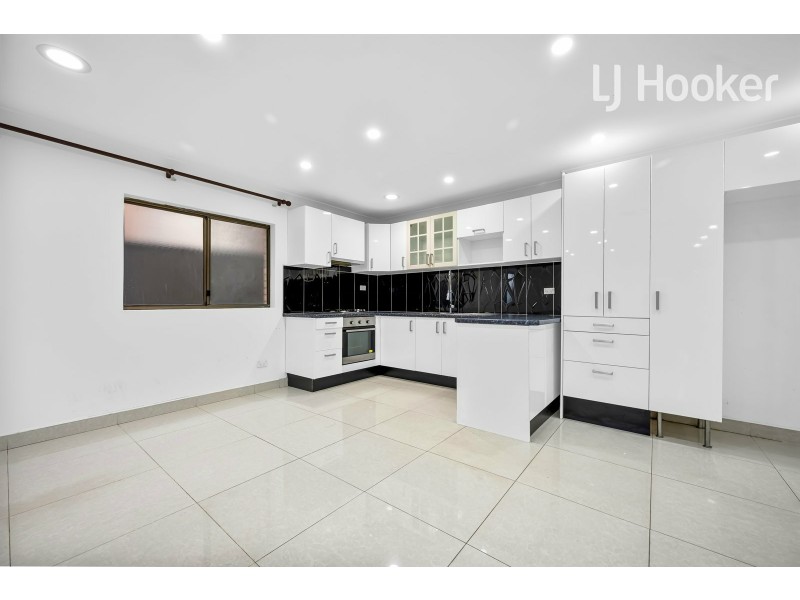 43 Oliveri Cr, Green Valley NSW 2168