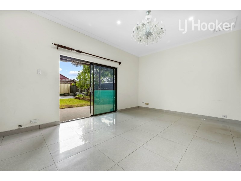 43 Oliveri Cr, Green Valley NSW 2168