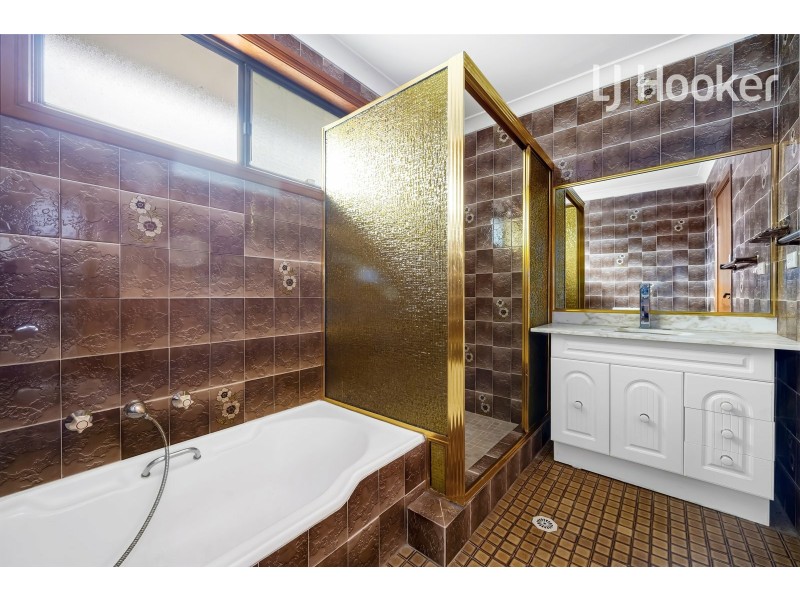 43 Oliveri Cr, Green Valley NSW 2168