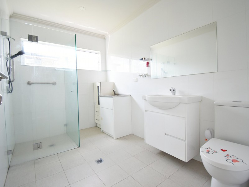 18 A Phillip Ave, Cabramatta NSW 2166