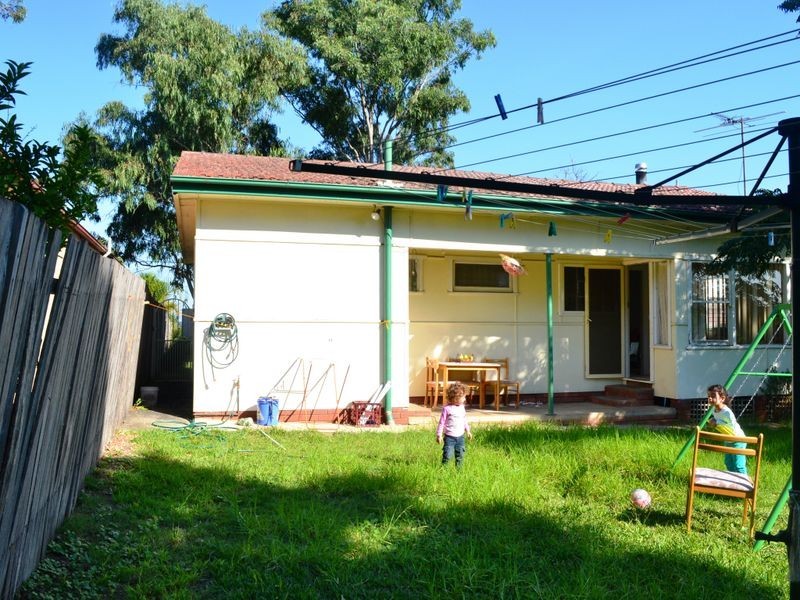 128 Flinders Road, Georges Hall NSW 2198