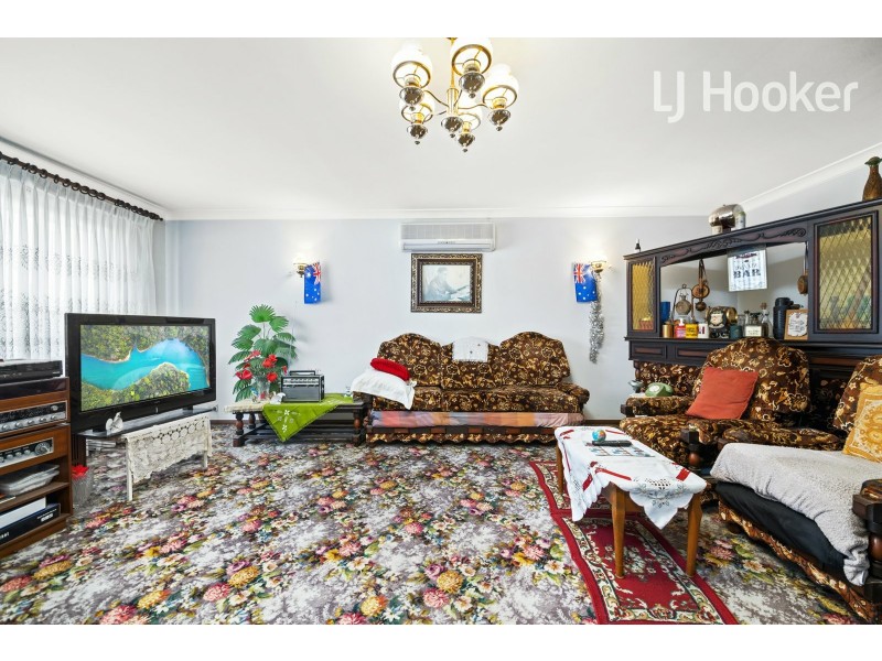 11 Wheatley St, St Johns Park NSW 2176