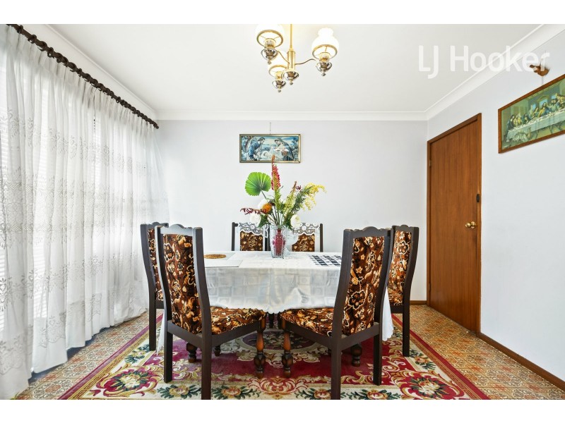 11 Wheatley St, St Johns Park NSW 2176