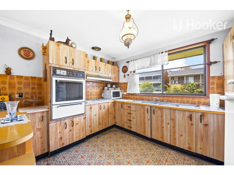 11 Wheatley St, St Johns Park NSW 2176