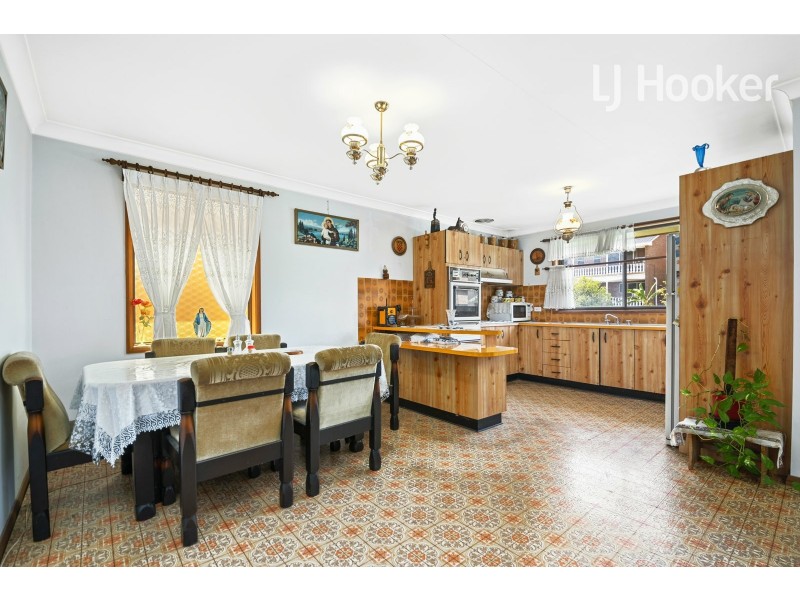 11 Wheatley St, St Johns Park NSW 2176