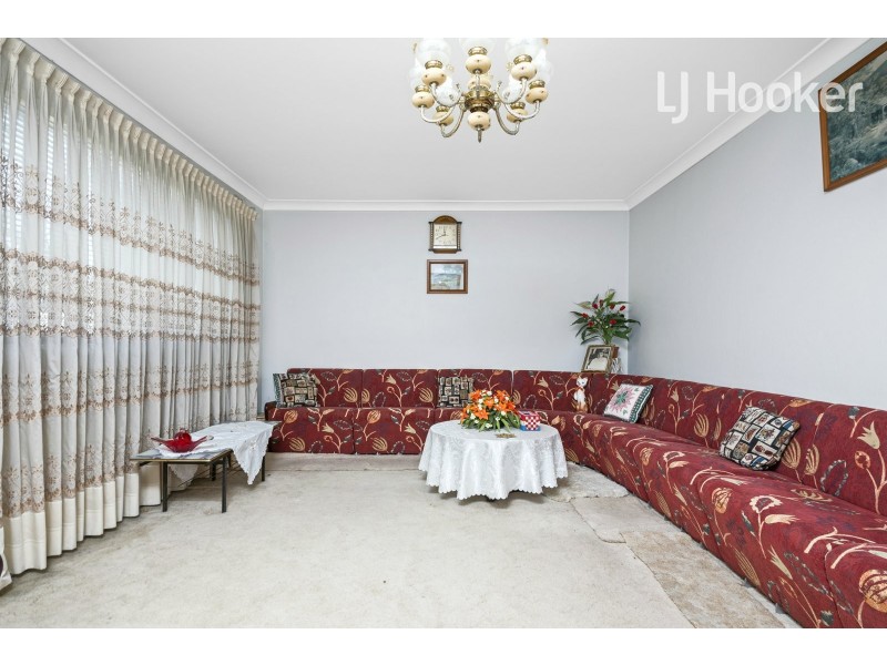 11 Wheatley St, St Johns Park NSW 2176