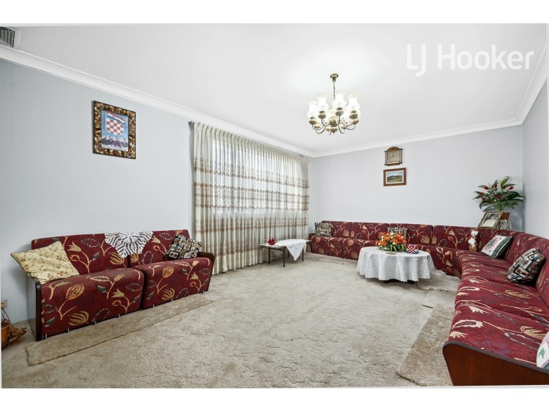 11 Wheatley St, St Johns Park NSW 2176