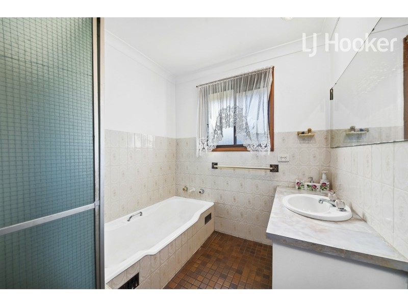 11 Wheatley St, St Johns Park NSW 2176