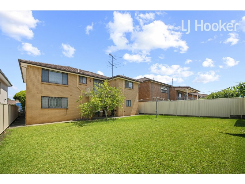 11 Wheatley St, St Johns Park NSW 2176