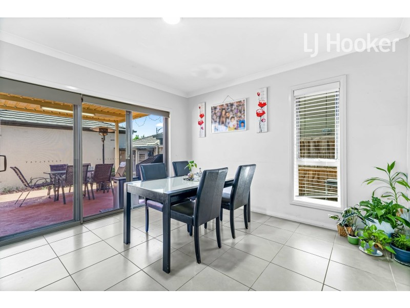 4 Glider Ave, Middleton Grange NSW 2171