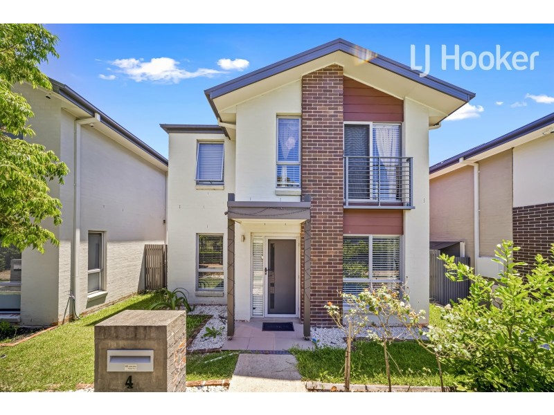 4 Glider Ave, Middleton Grange NSW 2171