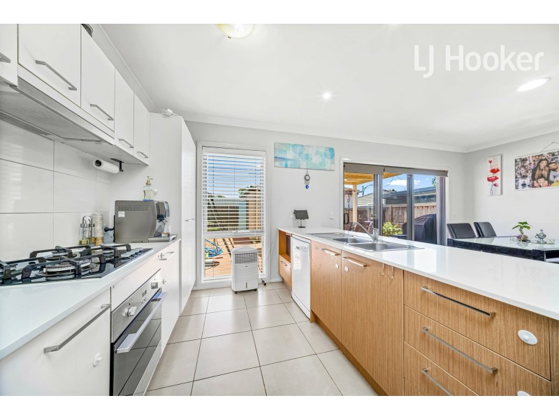 4 Glider Ave, Middleton Grange NSW 2171