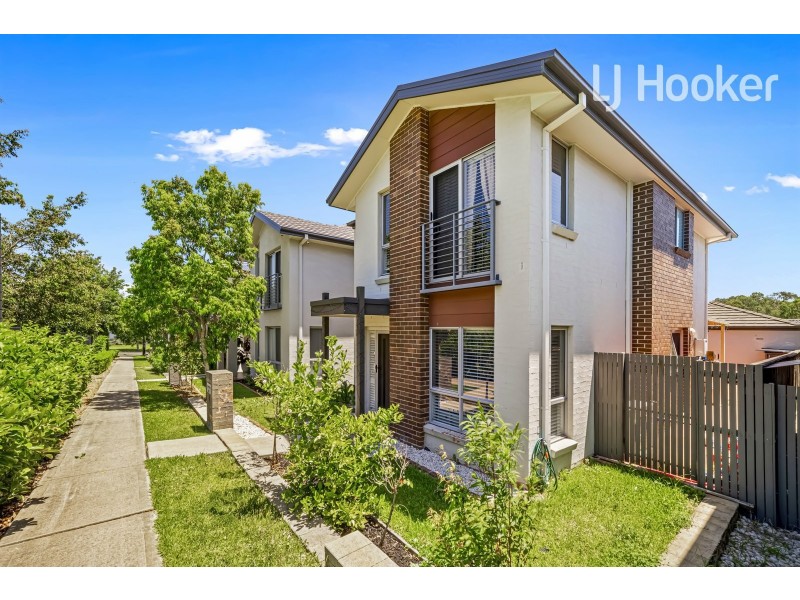 4 Glider Ave, Middleton Grange NSW 2171