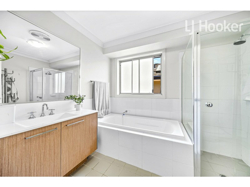 4 Glider Ave, Middleton Grange NSW 2171