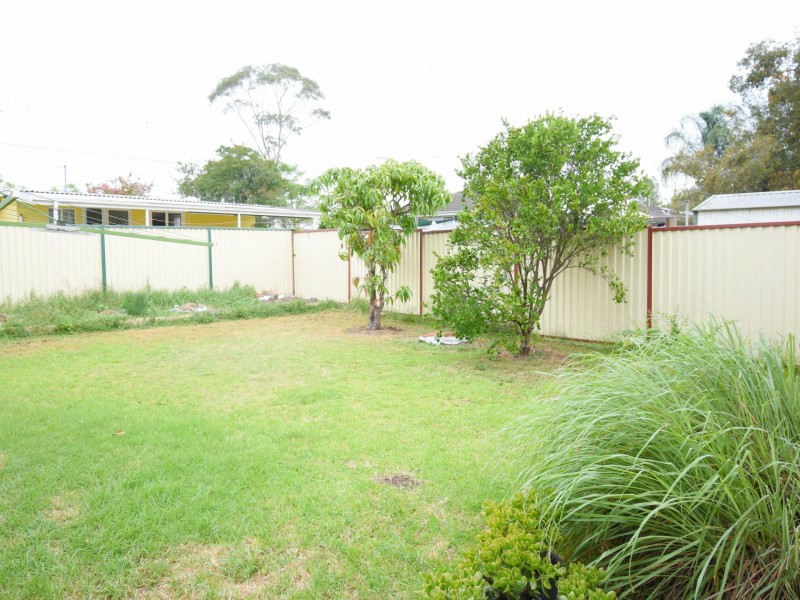 10 Quiros Avenue, Fairfield West NSW 2165