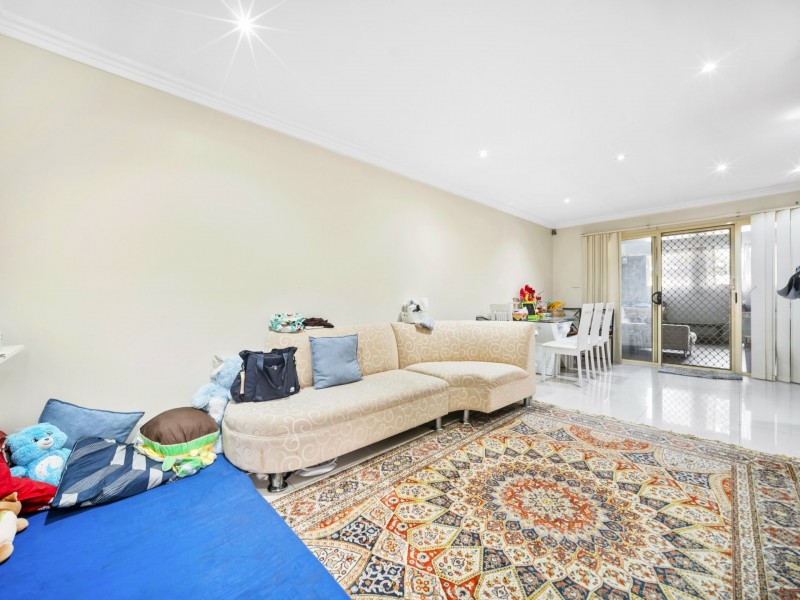 6a Foxlow St, Canley Heights NSW 2166