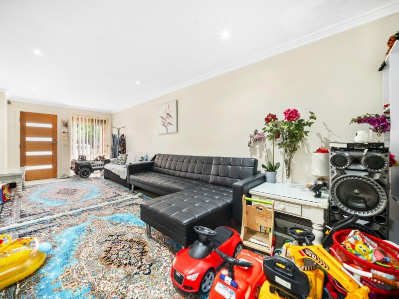 6a Foxlow St, Canley Heights NSW 2166