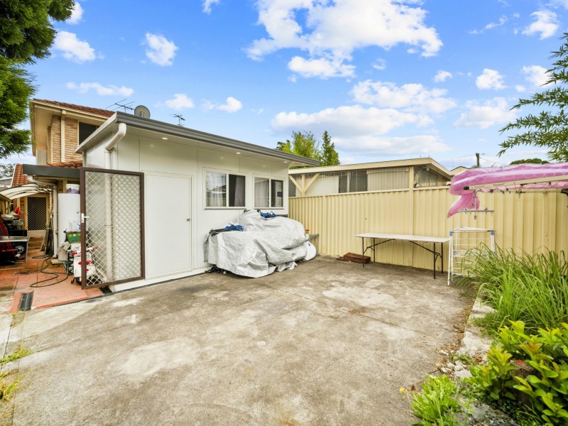 6a Foxlow St, Canley Heights NSW 2166