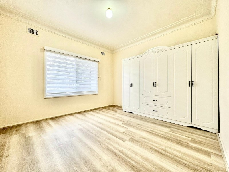 6 GLEN PL, Pendle Hill NSW 2145