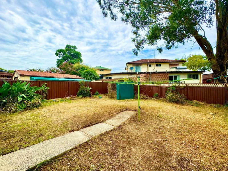 6 GLEN PL, Pendle Hill NSW 2145