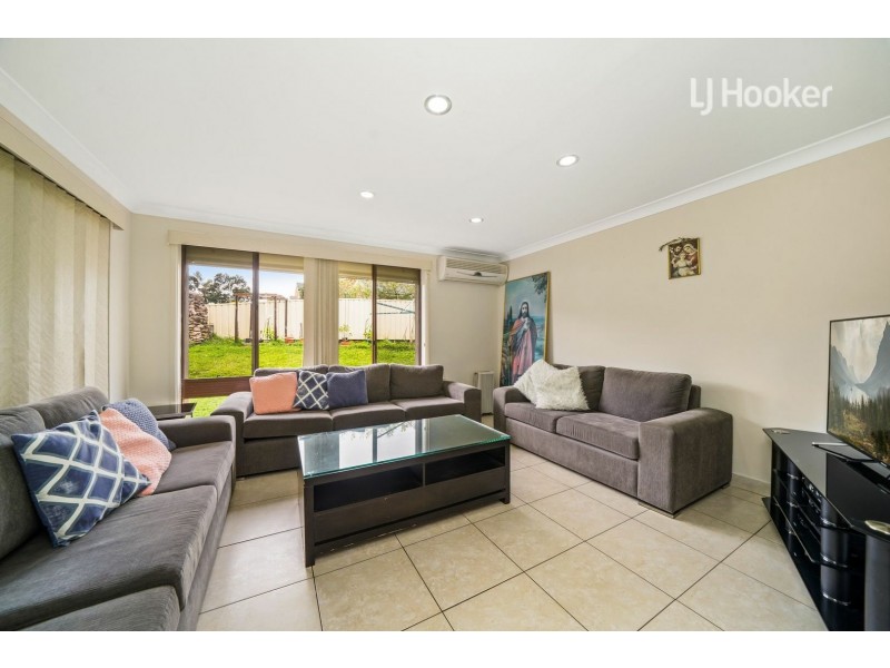 6 FUCHSIA PLACE, Bossley Park NSW 2176