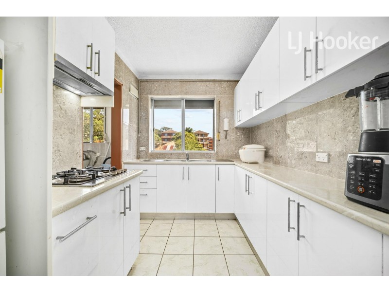 8/4 Mcburney Rd, Cabramatta NSW 2166