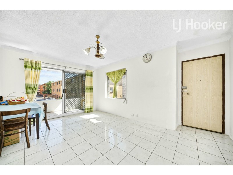 8/4 Mcburney Rd, Cabramatta NSW 2166