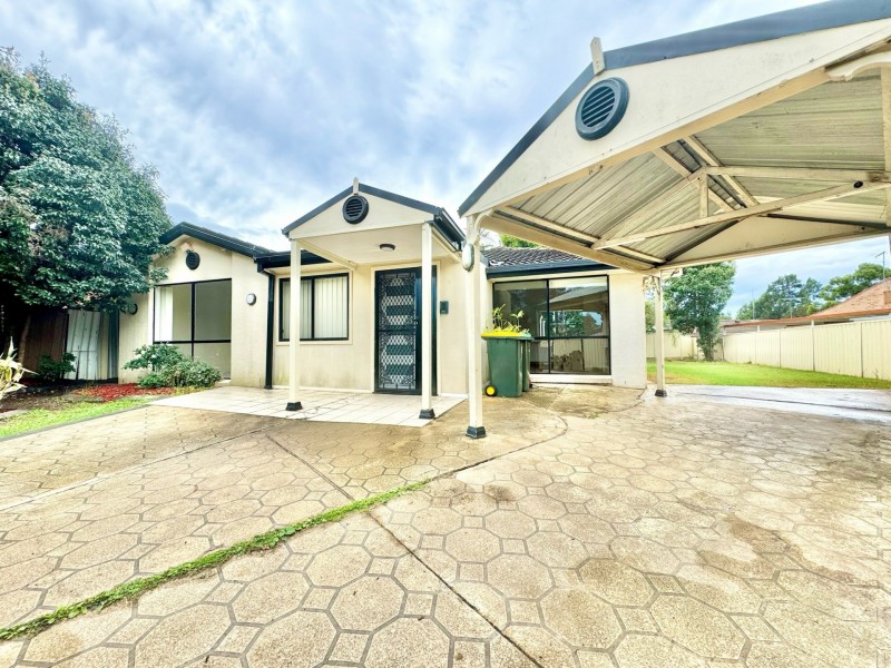 7 SAMPSON PLACE, Rosemeadow NSW 2560