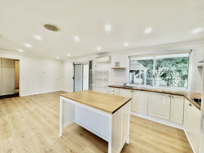 7 SAMPSON PLACE, Rosemeadow NSW 2560