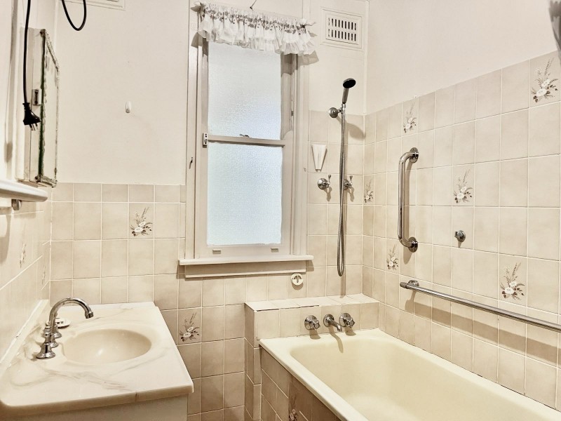 27 SULMAN ROAD, Cabramatta West NSW 2166