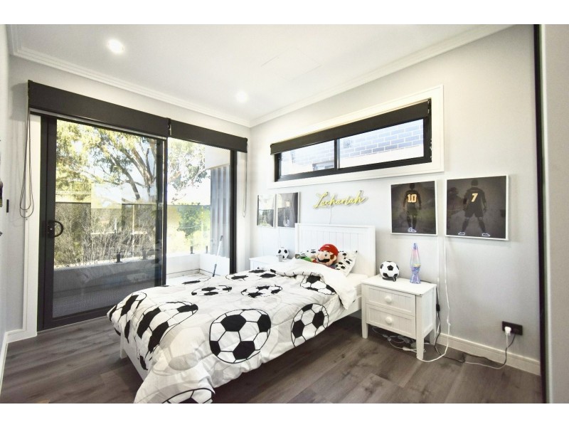 2 LEWIN CRESCENT, Bradbury NSW 2560