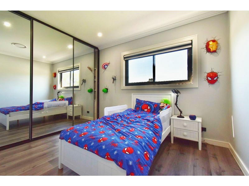 2 LEWIN CRESCENT, Bradbury NSW 2560