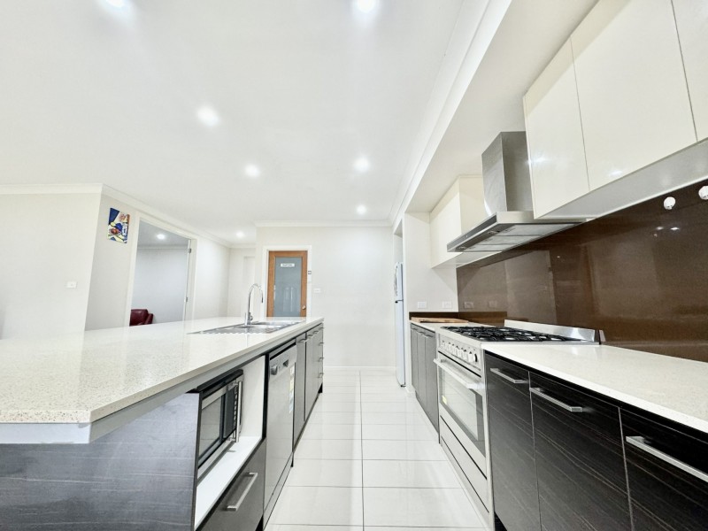 13 JAMESTOWN AVENUE, Denham Court NSW 2565