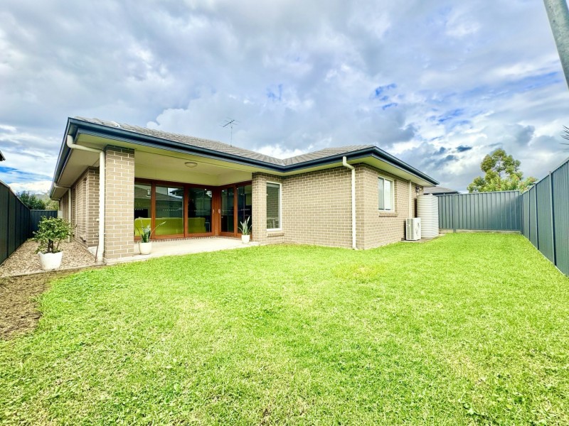 13 JAMESTOWN AVENUE, Denham Court NSW 2565