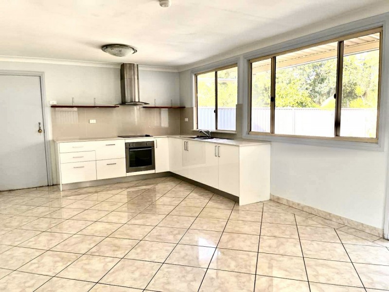 11 Waterside Crescent, Carramar NSW 2163