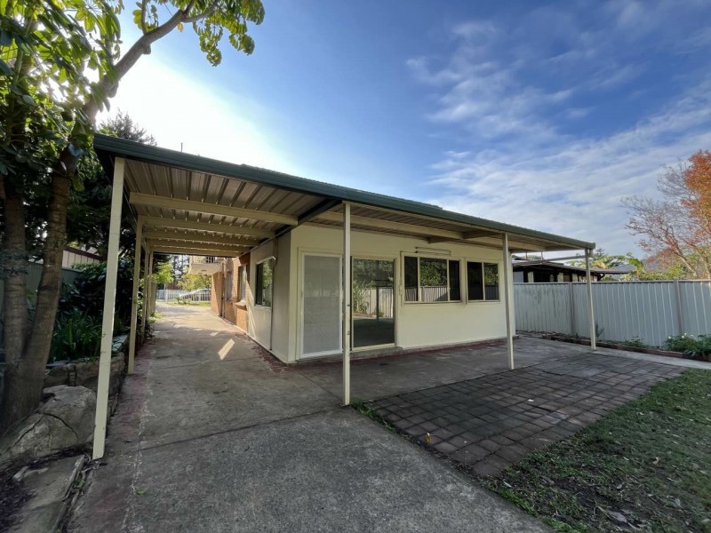 11 Waterside Crescent, Carramar NSW 2163