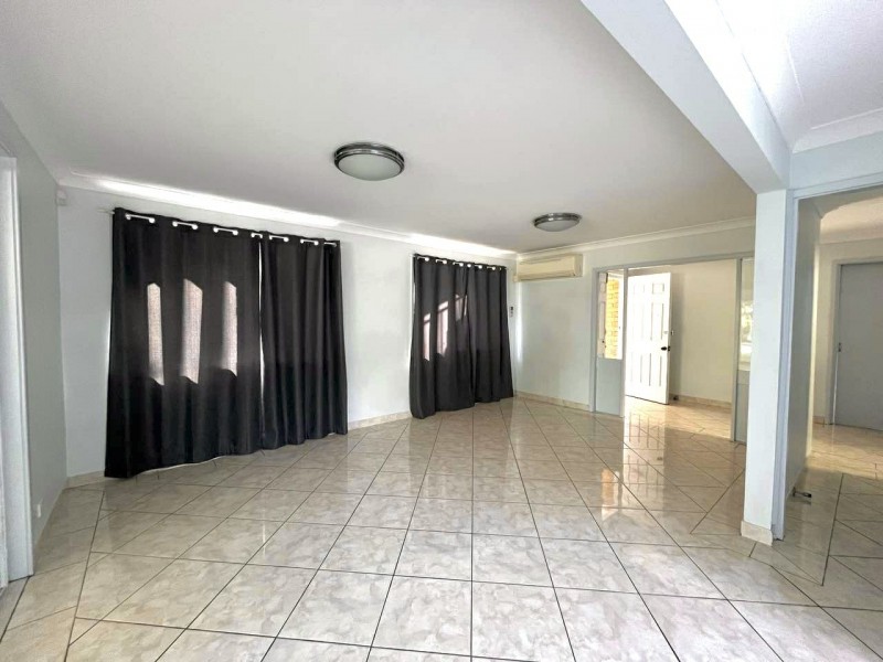 11 Waterside Crescent, Carramar NSW 2163