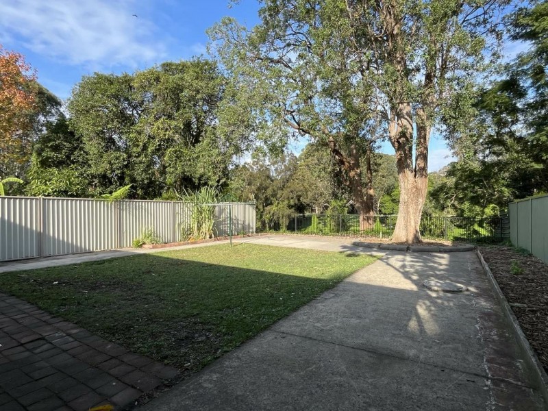 11 Waterside Crescent, Carramar NSW 2163