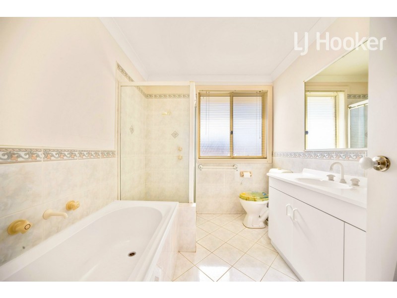 93 Sweethaven Rd, Edensor Park NSW 2176