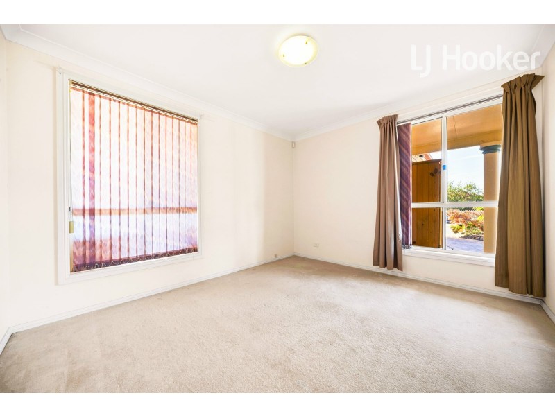 93 Sweethaven Rd, Edensor Park NSW 2176